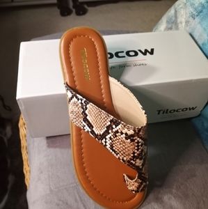 NEW IN BOX Tilocow Snake Skin print Sandals